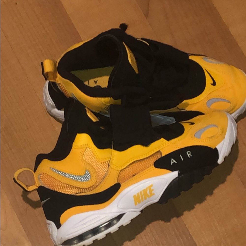 Men’s Nike sneakers